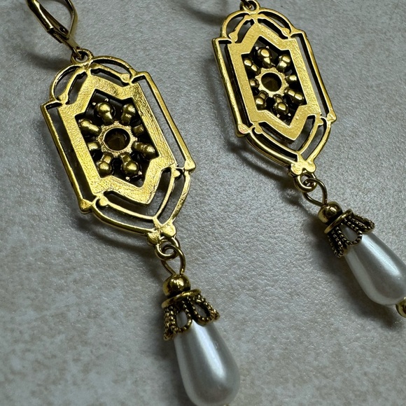 NEW Vintage Inspired Waterdrop Filigree Earrings with Faux Pearls - Picture 5 of 7